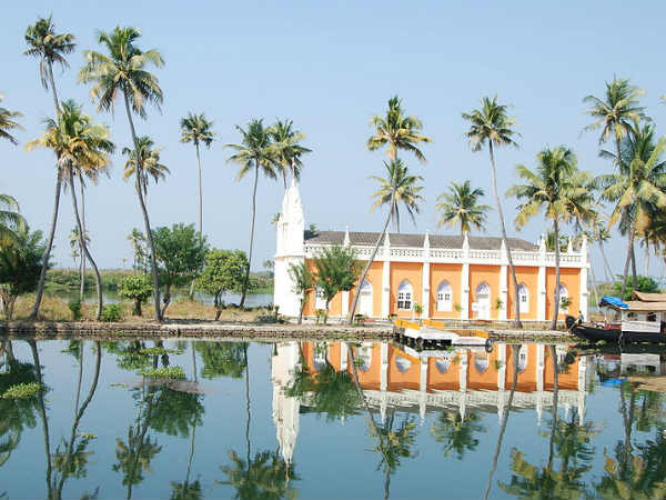 വേമ്പനാട്ട് കായലിലെ ആഹ്ലാദങ്ങള്ക്ക് 4 വഴികള് വേമ്പനാട്ട് കായലിലെ ആഹ്ലാദങ്ങള്ക്ക് 4 വഴികള്