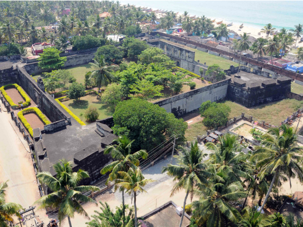 സാമ്രാജ്യത്വവും ഗ്രാമീണതയും കൂടിച്ചേരുന്ന അഞ്ച്തെങ്ങ് കോട്ട സാമ്രാജ്യത്വവും ഗ്രാമീണതയും കൂടിച്ചേരുന്ന അഞ്ച്തെങ്ങ് കോട്ട