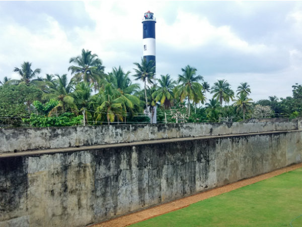 സാമ്രാജ്യത്വവും ഗ്രാമീണതയും കൂടിച്ചേരുന്ന അഞ്ച്തെങ്ങ് കോട്ട സാമ്രാജ്യത്വവും ഗ്രാമീണതയും കൂടിച്ചേരുന്ന അഞ്ച്തെങ്ങ് കോട്ട