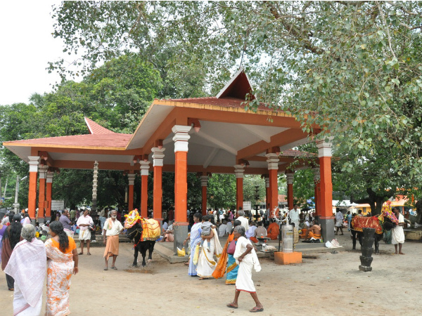 ശ്രീകോവിലും പ്രതിഷ്ഠയുമില്ലാത്ത പരബ്രഹ്മ ക്ഷേത്രം ശ്രീകോവിലും പ്രതിഷ്ഠയുമില്ലാത്ത പരബ്രഹ്മ ക്ഷേത്രം