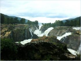 ഹൊഗനക്കല്‍ വെള്ളച്ചാട്ടം കാണാന്‍ ബാംഗ്ലൂരില്‍ നിന്ന് യാത്ര പോകാം