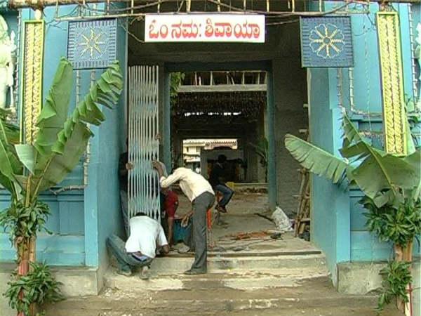 വർഷത്തിൽ പത്തുദിവസം മാത്രം തുറക്കുന്ന അത്ഭുത ക്ഷേത്രം! വർഷത്തിൽ പത്തുദിവസം മാത്രം തുറക്കുന്ന അത്ഭുത ക്ഷേത്രം!