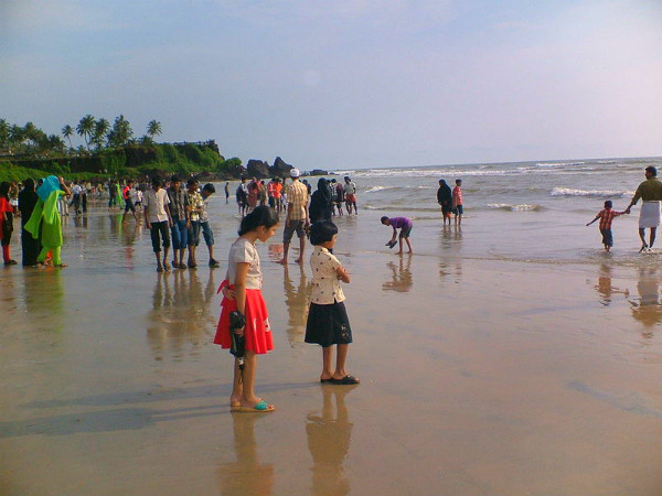 മണല്പരപ്പില് കാല്പ്പാടുകള് തീര്ക്കാം