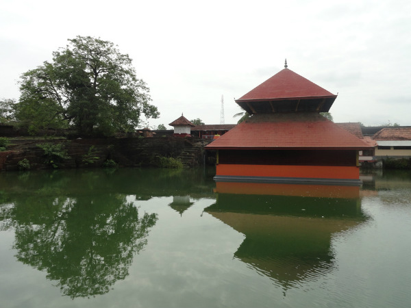 ജലനിരപ്പ് ഉയരാത്ത തടാകം