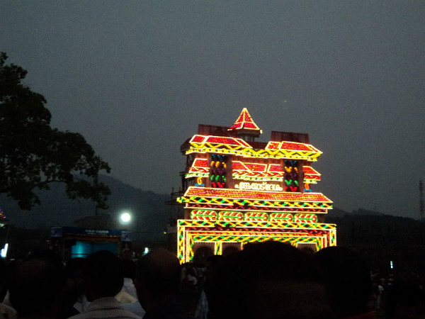 ഉത്രാളിക്കാവ് പൂരം