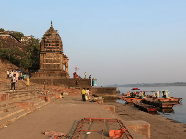 http://commons.wikimedia.org/wiki/File:Laxmi_Bai_kii_Chhatri_02.jpg http://commons.wikimedia.org/wiki/File:Laxmi_Bai_kii_Chhatri_02.jpg