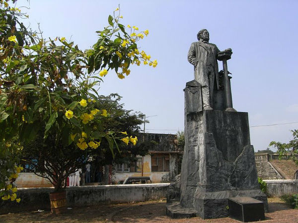 തലശ്ശേരിയിൽ നിന്ന് ആരംഭം