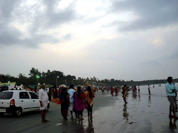 ദേശീയ പാതയ്ക്ക് സമീപം