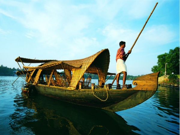 32. അഷ്ടമുടി കായല്, കൊല്ലം