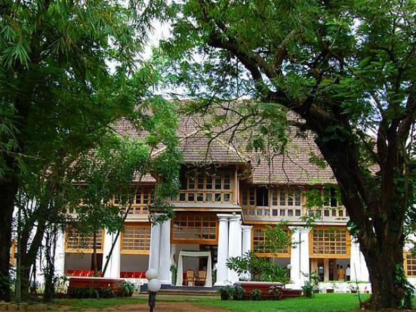 30. ബോള്ഗാട്ടി പാലസില് വെള്ളി നക്ഷത്രം