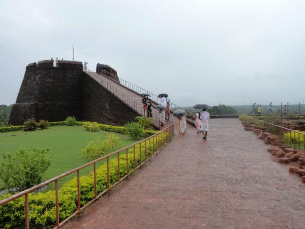 44. ബേക്കല് കോട്ടയിലെ ഉയിരേ
