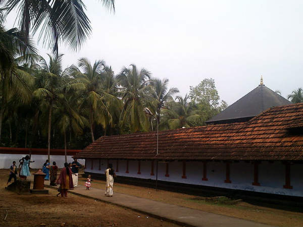01. ആലത്തിയൂര് ഹനുമാന് ക്ഷേത്രം