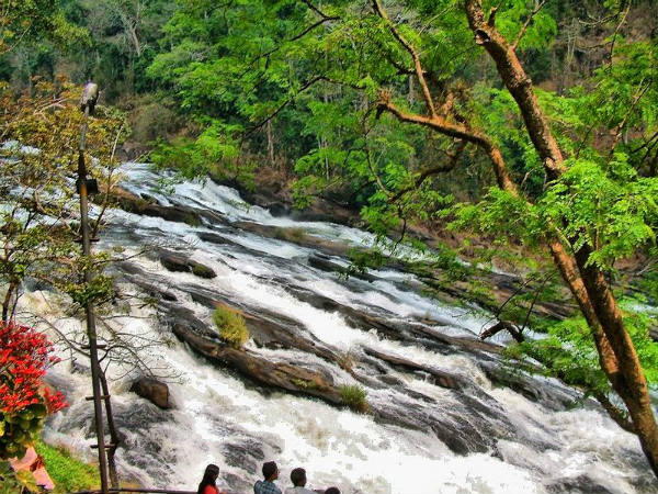 വാഴച്ചാല് വെള്ളച്ചാട്ടം, അതിരപ്പള്ളി