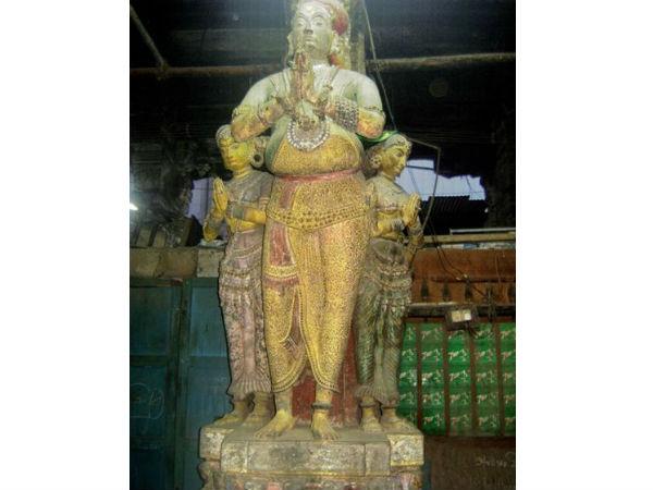 17. ഭാര്യമാരോടൊപ്പം