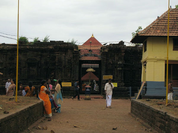 മാംസാഹാരം കഴിക്കുന്ന ഭഗവതി