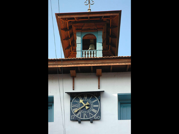 09. ക്ലൊക്ക് ടവർ
