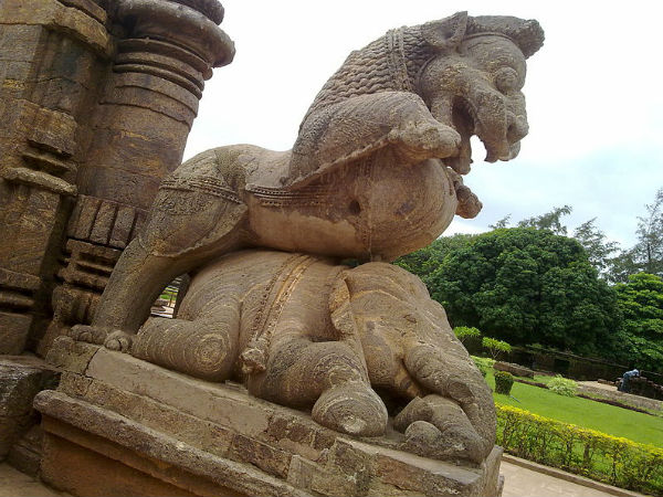 04. ആനപ്പുറത്തെ സിംഹം