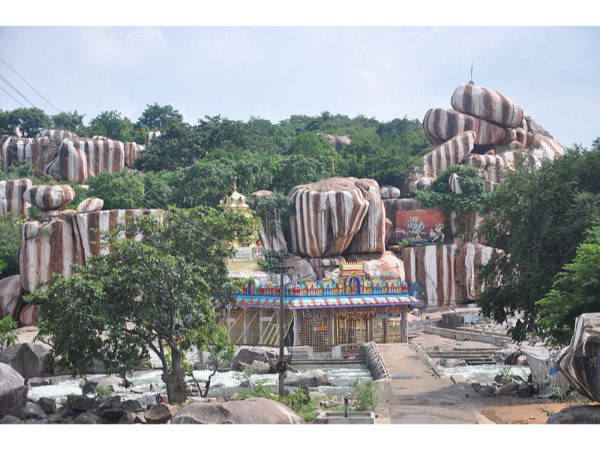 01. എഡുപായല ദുര്ഗാ ഭവാനി ഗുഡി