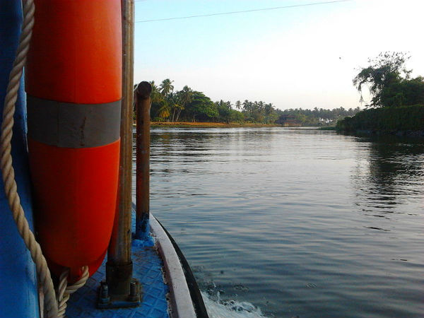 ബോട്ട് സര്വീസ്