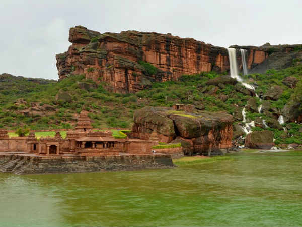 മഴക്കാലം മനോഹരമാക്കുന്ന ബദാമി