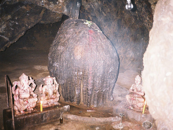 ഗുഹയ്ക്കുള്ളില്