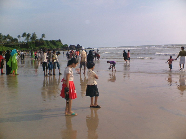 മണല്പരപ്പില് കാല്പ്പാടുകള് തീര്ക്കാം