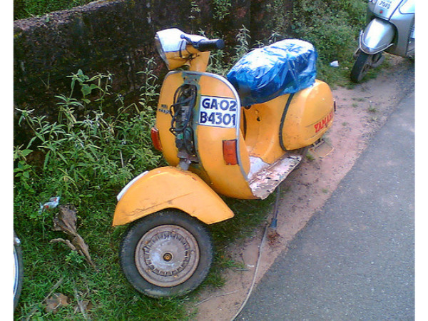 09. സ്കൂട്ടർ യാത്ര, 400 രൂപ