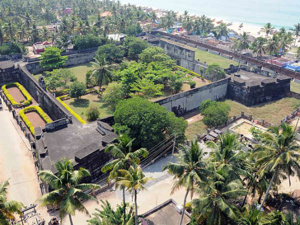 അഞ്ചുതെങ്ങിൽ എത്തിച്ചേരാൻ