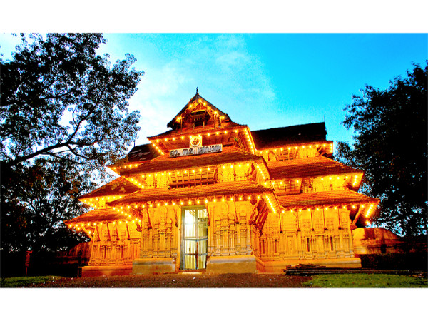 01. വടക്കുംനാഥ ക്ഷേത്രം, തൃശൂർ