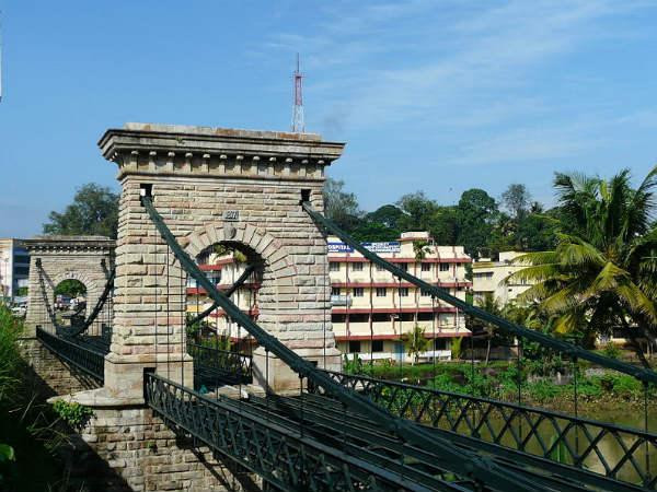 33. പുനലൂര് തൂക്കുപാലം, കൊല്ലം