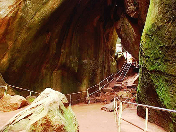 എടക്കല് ഗുഹ