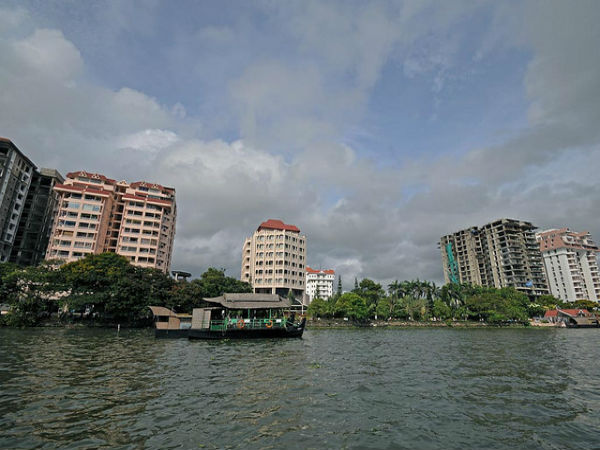 നഗരം അകലെയാണെന്ന് തോന്നും