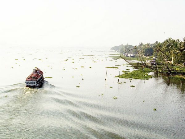 കായലിലൂടെ
