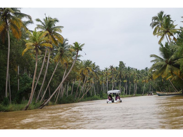 ബോട്ട് യാത്ര