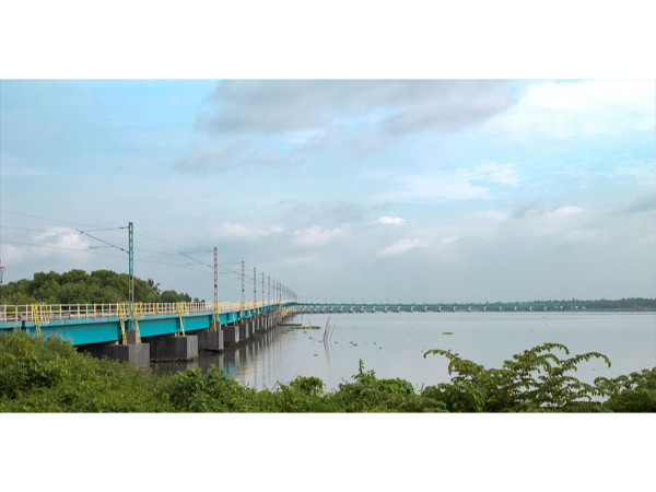 നെഹ്രു സേതുവിനെ തോൽപ്പിച്ച വേമ്പനാട്