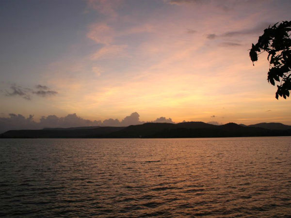 4. ശാന്തത നിറഞ്ഞ തടാകം