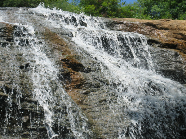 1. തൊട്ടിക്കല്ലു വെള്ളച്ചാട്ടം
