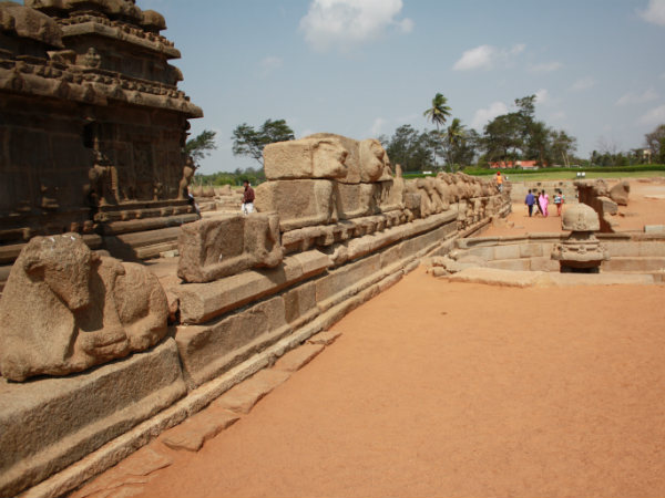 ശിലയിലുറങ്ങുന്ന ചരിത്രനഗരം ശിലയിലുറങ്ങുന്ന ചരിത്രനഗരം