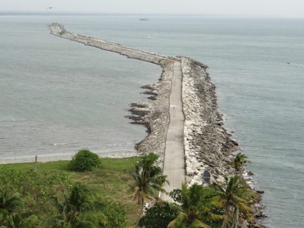 tallest lighthouse on the Kerala Coast tallest lighthouse on the Kerala Coast