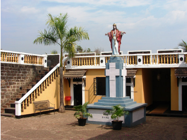 കോട്ട നടുവിലെ ദേവാലയം