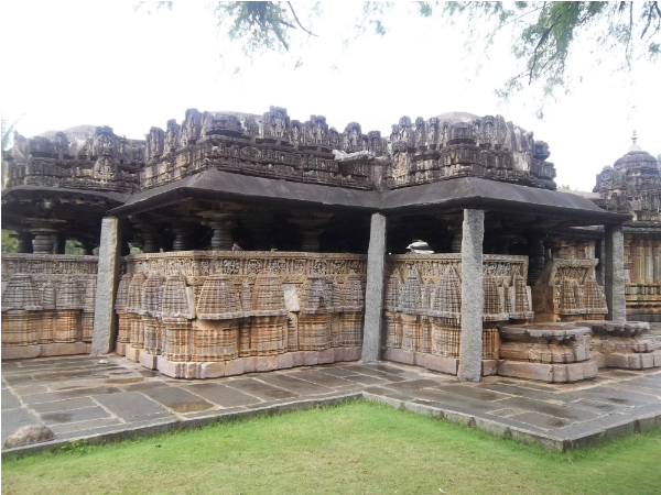 ദേവന്മാരോടൊപ്പം അസുരന്മാരും
