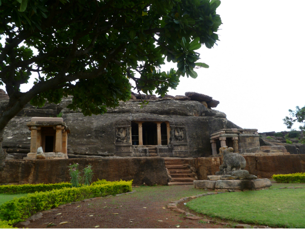 രാവണ പതി ഗുഹ