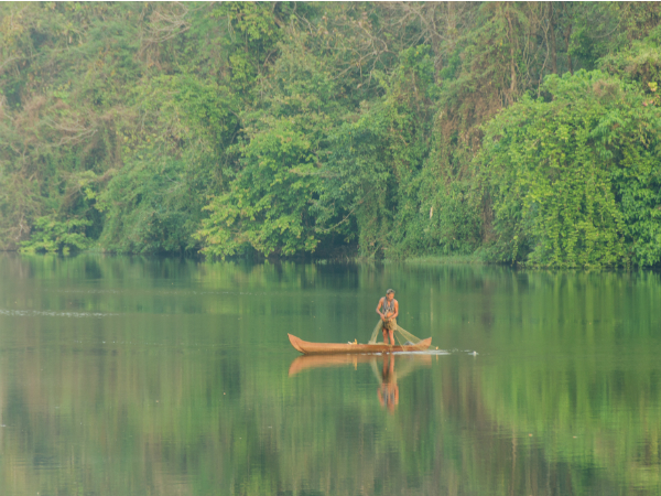 പുഴമീന് തേടി പുഞ്ചകള് കടക്കാം... പുഴമീന് തേടി പുഞ്ചകള് കടക്കാം...