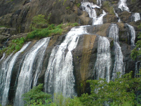 മരോട്ടിച്ചാല് വെള്ളച്ചാട്ടം