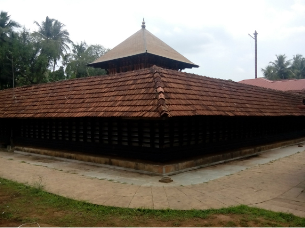പഴമ കൊണ്ട് പ്രശസ്തമായ വെങ്കിട്ടത്തേവര് ശിവക്ഷേത്രം പഴമ കൊണ്ട് പ്രശസ്തമായ വെങ്കിട്ടത്തേവര് ശിവക്ഷേത്രം