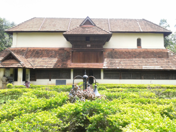 പഴമയുടെ കഥപറയുന്ന കോയിക്കല് കൊട്ടാരം പഴമയുടെ കഥപറയുന്ന കോയിക്കല് കൊട്ടാരം