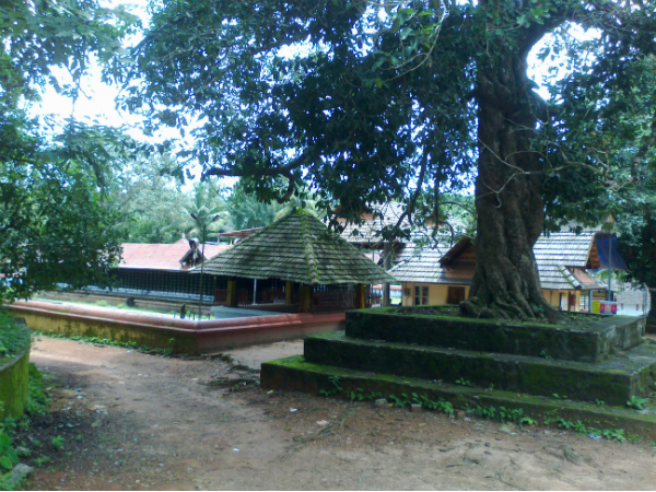 ലോകനാര്ക്കാവ് ഭഗവതി ക്ഷേത്രം