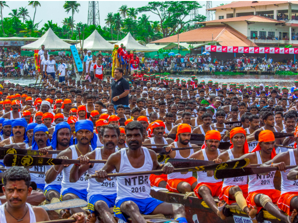കായല് മനുഷ്യസമുദ്രമാകുമ്പോള്