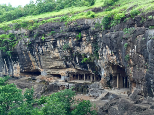 പിട്ടാല്ഖോര ഗുഹകള്