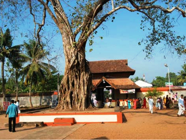 ഹോമാഗ്നിയില് പ്രത്യക്ഷപ്പെട്ട ശിവന്